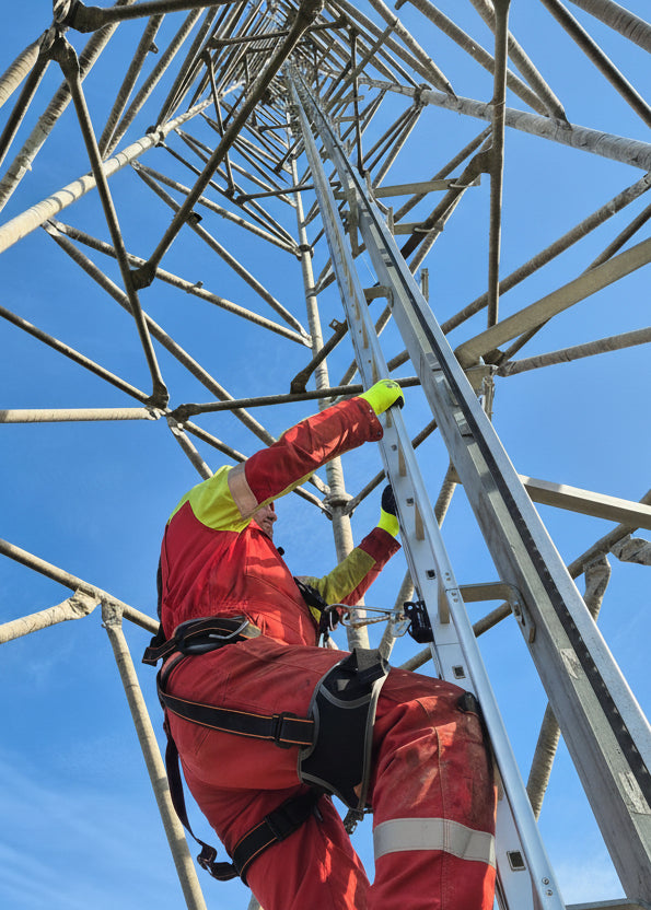 Soll VR650 fall arrester on a GlideLoc Twin ladder to climb a tower